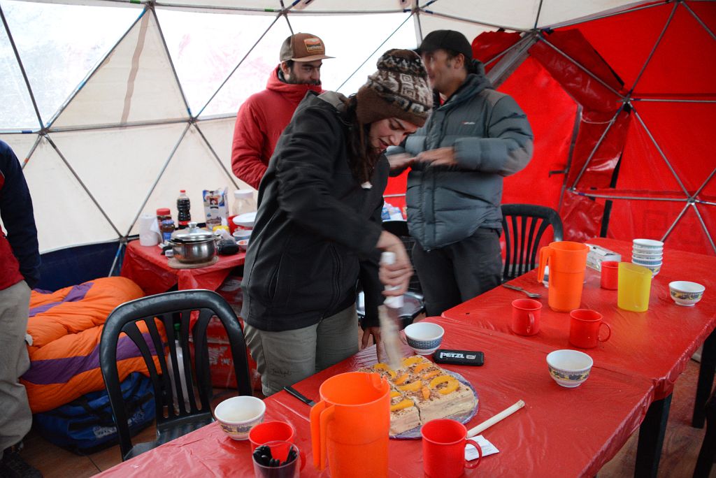 18 Inka Expediciones Staff Carla Cuts Her Own 25th Birthday Cake At Aconcagua Plaza Argentina Base Camp
